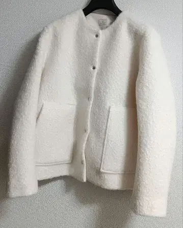 최종 가격 화이트 노칼라 아우터 보아 소재