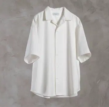 아들러 화이트 반팔 셔츠 오픈 카라