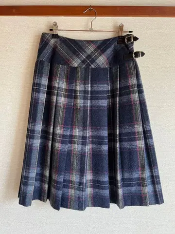 오닐 오브 더블린 네이비 계열 체크 무늬 플리츠 스커트
