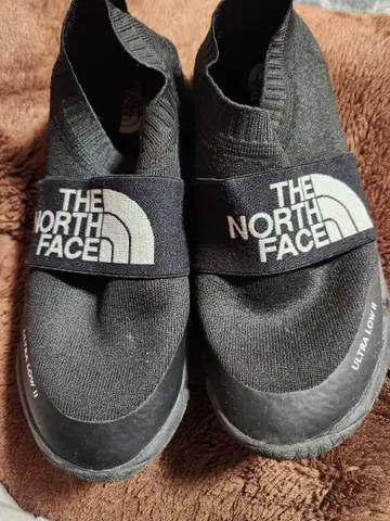 THE NORTH FACE 울트라 로우 II 블랙 스니커즈