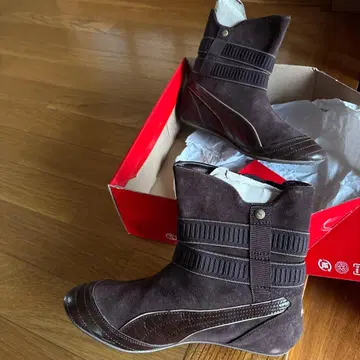 미사용 새상품 PUMA! 다크 브라운 스웨이드 부츠