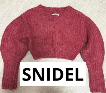 SNIDEL 숏 기장 니트탑