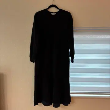 헤렌시아 블랙 롱 원피스 긴팔