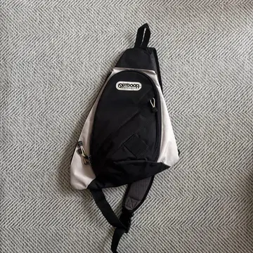 OUTDOOR 원 숄더백 블랙 화이트