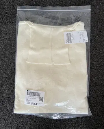 아이보리 하이넥 풀오버 VERMEIL par iena