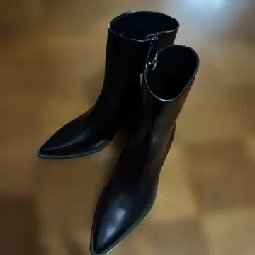 H&M 새상품 블랙 스틸레토 앵클부츠 40 사이즈