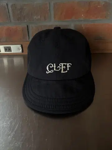 CLEF 자수 로고 블랙 캡