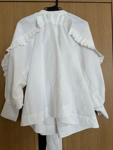 CELFORD 프릴 달린 화이트 블라우스 원사이즈
