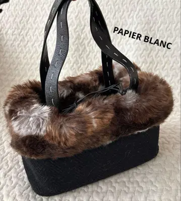 파피에블랑 퍼 달린 박스형 핸드백
