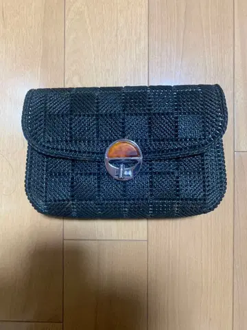 블랙 체크 무늬 바스켓 클러치백