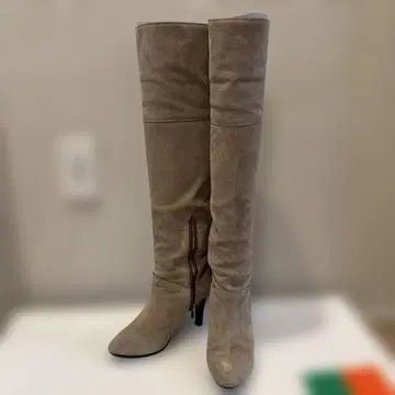 베이지 스웨이드 롱 부츠 하이힐