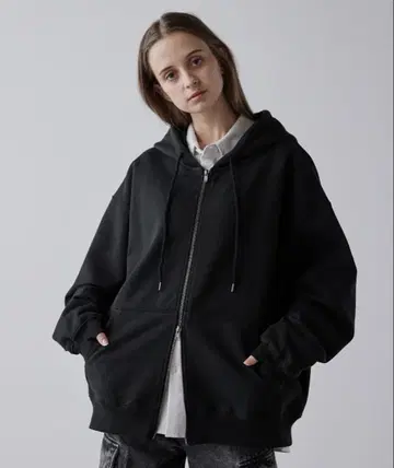 CLEL 블랙 후드 부착 집업 후드티