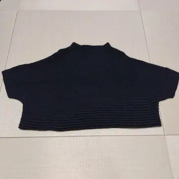 센소유니코 아라카제 블랙 하이넥 니트