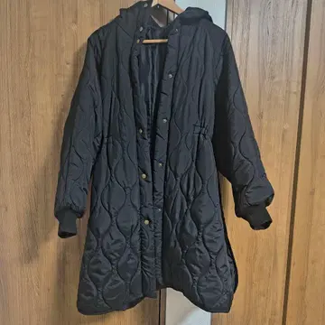 블랙 퀼팅 다운 자켓 후드 부착