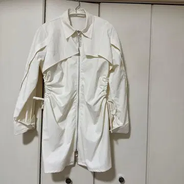 화이트 지퍼 자켓