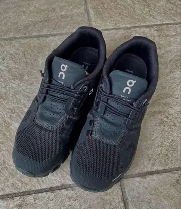 온 클라우드 5 블랙 스니커즈