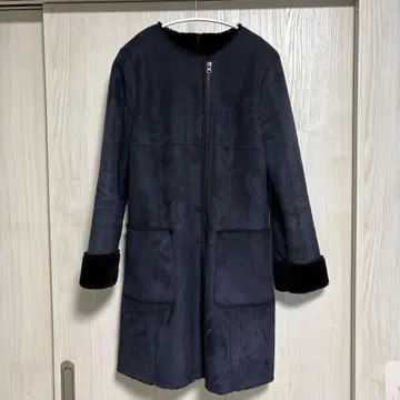 네이비 무스탕 코트