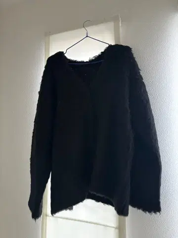 RUMOR 샤기 V넥 블루종 블랙 조우네코 채널