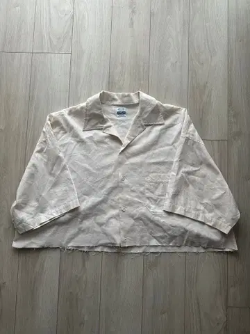 ARMY TWILL 린넨 반팔 셔츠 밑단 커팅 사양