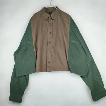 브라운과 그린의 버튼 다운 셔츠