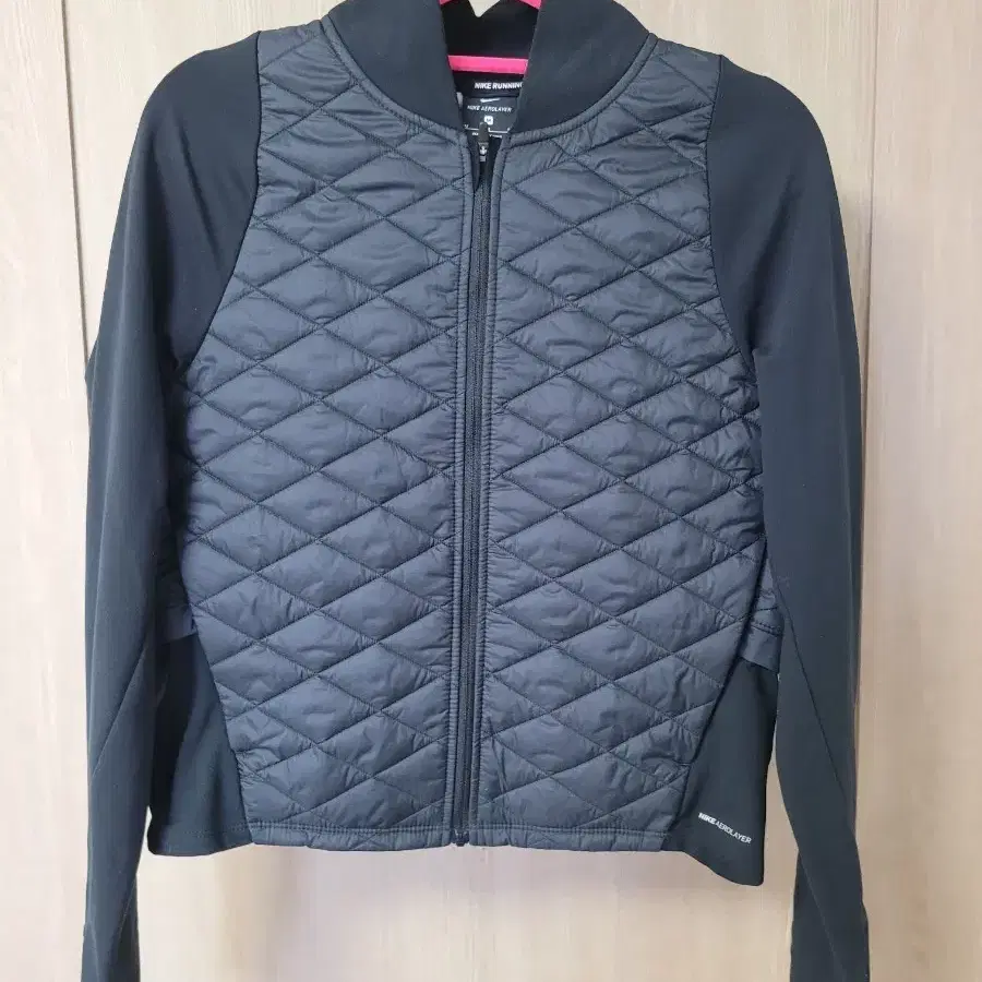 NIKE 나이키 Women's Nike Running Black AeroLayer Jacket Size M
