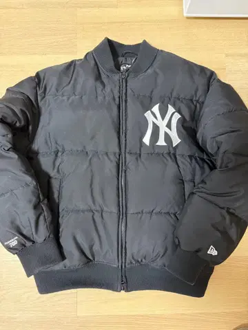 NEW ERA 블랙 다운 자켓 L 사이즈
