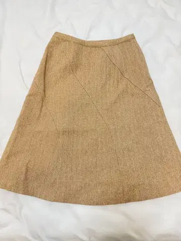 [ a.v.v 새상품급 ] 베이지 골드 라메 믹스 플레어 스커트
