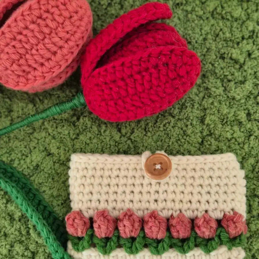 Handmade plump tulip knit card wallet pouch