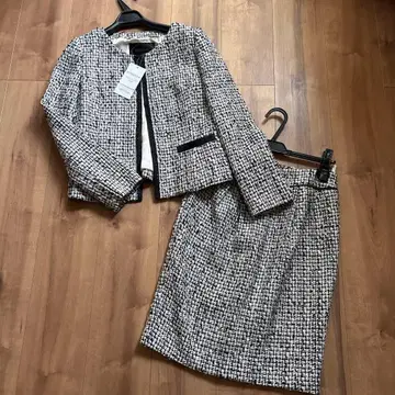 새상품 언타이틀 셋업 트위드 노카라 자켓 & 스커트