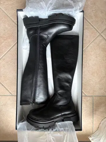 므뉴 Menue 블랙 인조 가죽 통굽 롱 부츠 한국 패션 스테디셀러