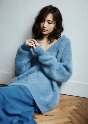 FRAY I.D 모헤어 V넥 니트 풀오버 블루