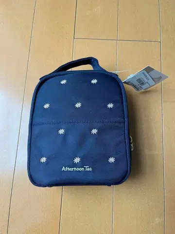 Afternoon Tea 네이비 꽃 자수 파우치