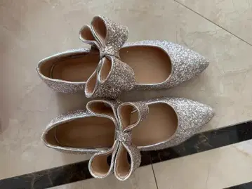 실버 글리터 리본 펌프스