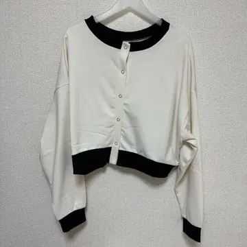 아이보리 블랙 크롭 가디건