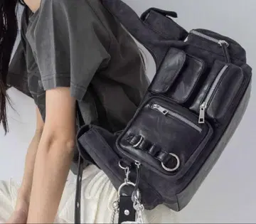 JEANASIS 멀티 포켓 원 숄더백 블랙