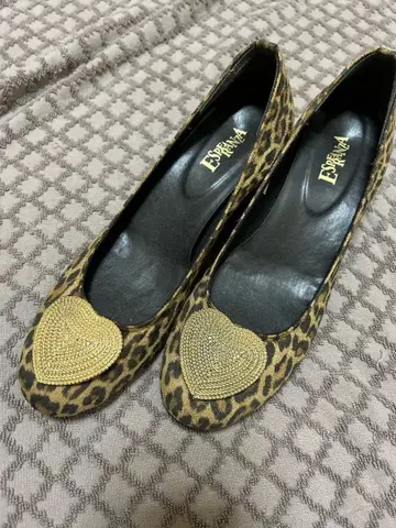 레오파드 무늬 웨지힐 펌프스