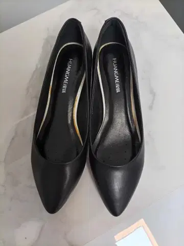 HUANGJINGMEI 블랙 스틸레토 펌프스