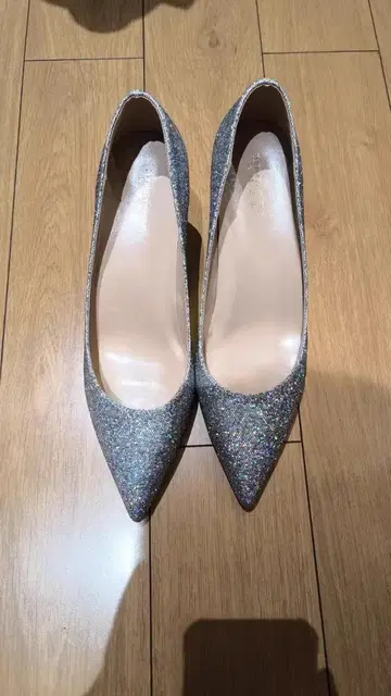 글리터 실버 스틸레토 하이힐