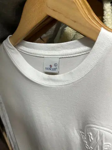 MONCLER 화이트 반팔 티셔츠