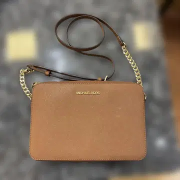 MICHAEL KORS 브라운 숄더백