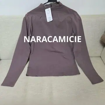 모브색 긴팔 상의 뒷면 지퍼