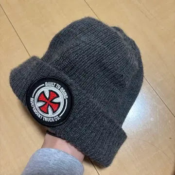 INDEPENDENT 니트 모자 비니 아이언 크로스 그레이