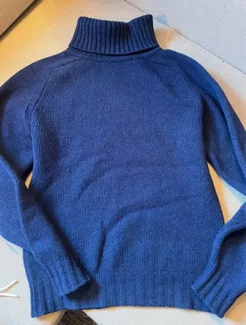 william lockie 터틀 넥 니트 네이비