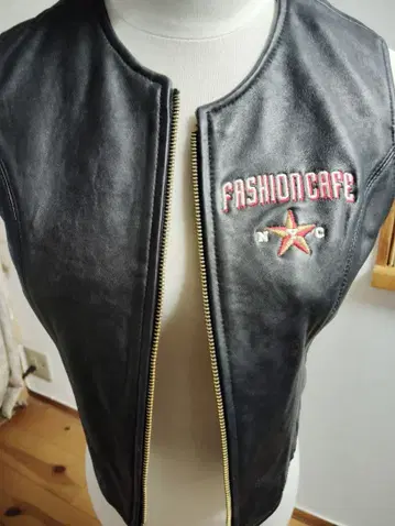 슈퍼모델 FASHION CAFE 정품 빈티지 블랙 가죽 베스트 S 사이즈