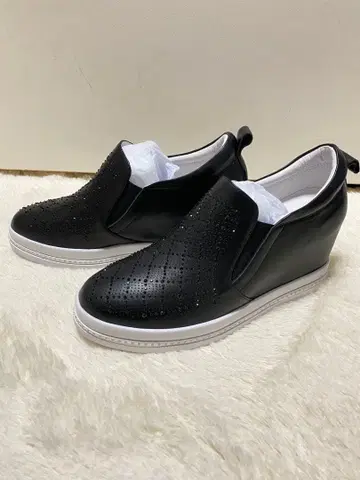 다이애나 비쥬 블랙 스니커즈