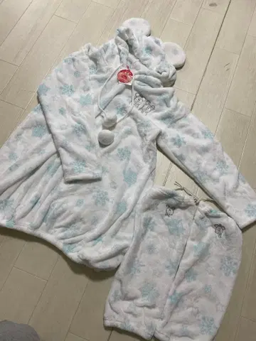 택 포함 새상품 Disney 원피스 x 레그 워머 세트 룸웨어