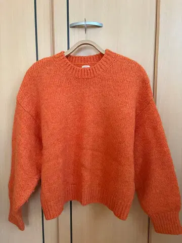 오렌지 니트 스웨터 긴팔 크루넥