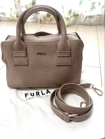 [ FURLA ] 핸드백 카프리치오 가죽