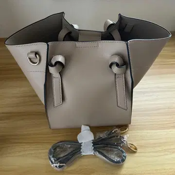 베이지 토트백 숄더 스트랩 포함