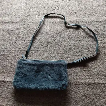 다크 블루 숄더백